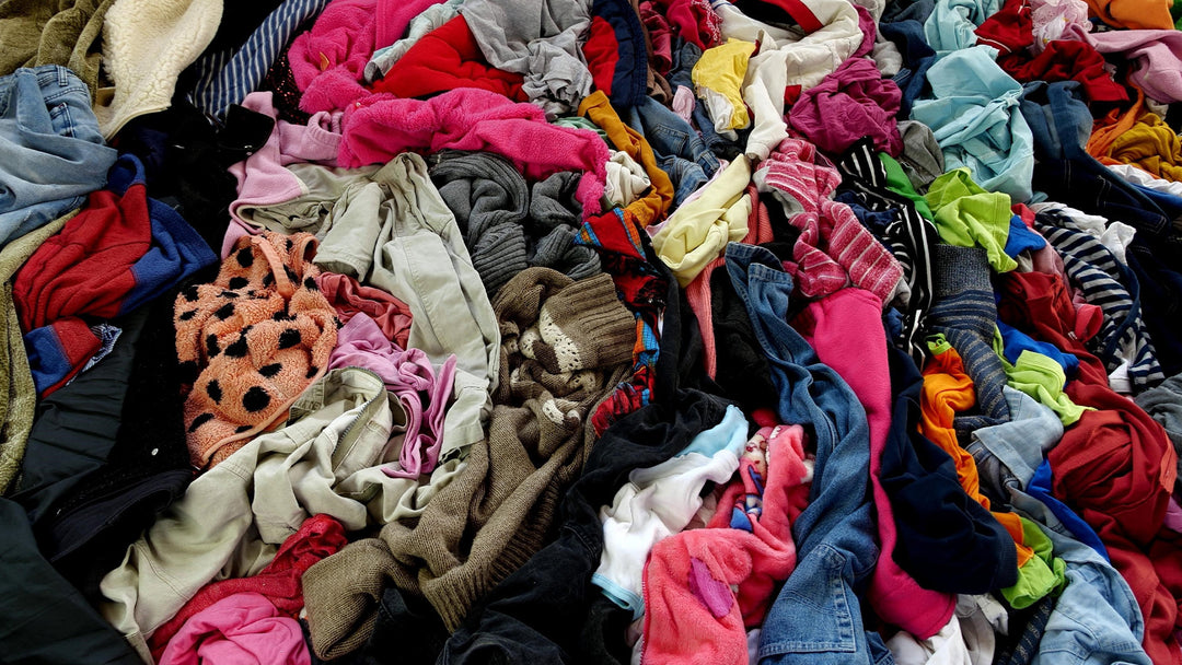 Hoe Massaproductie van Kleding Onze Wereld Vervuilt