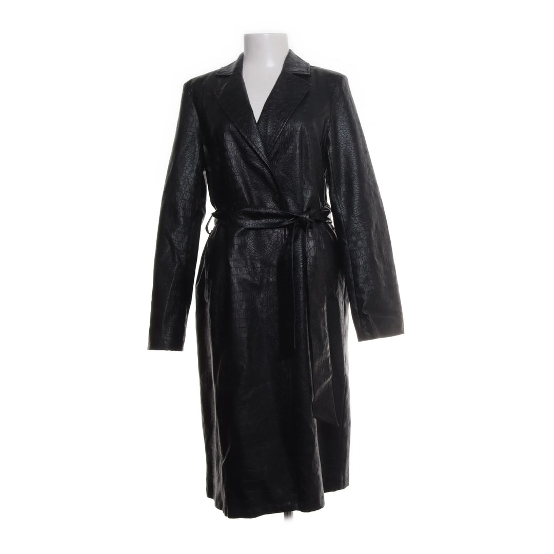 Chloé B x NA-KD | Zwart - Jas