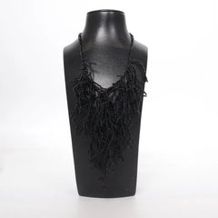 Zwarte ketting met kralen en franjes