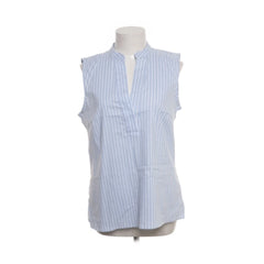 More & More | Lichtblauwe mouwloze blouse