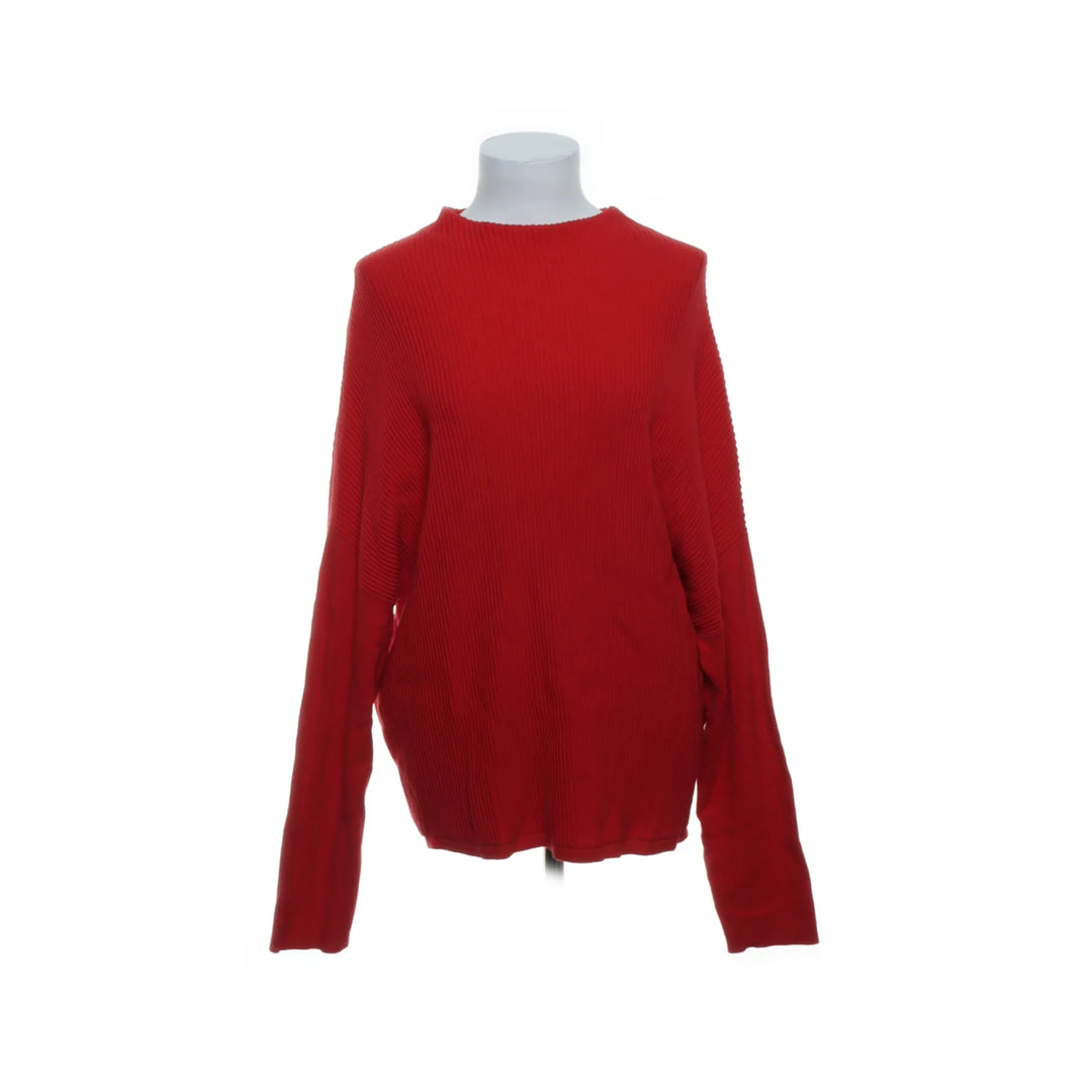 One More Story | Rood - Trui