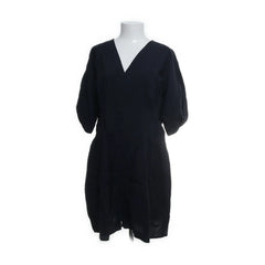 COS | Zwarte V-hals jurk