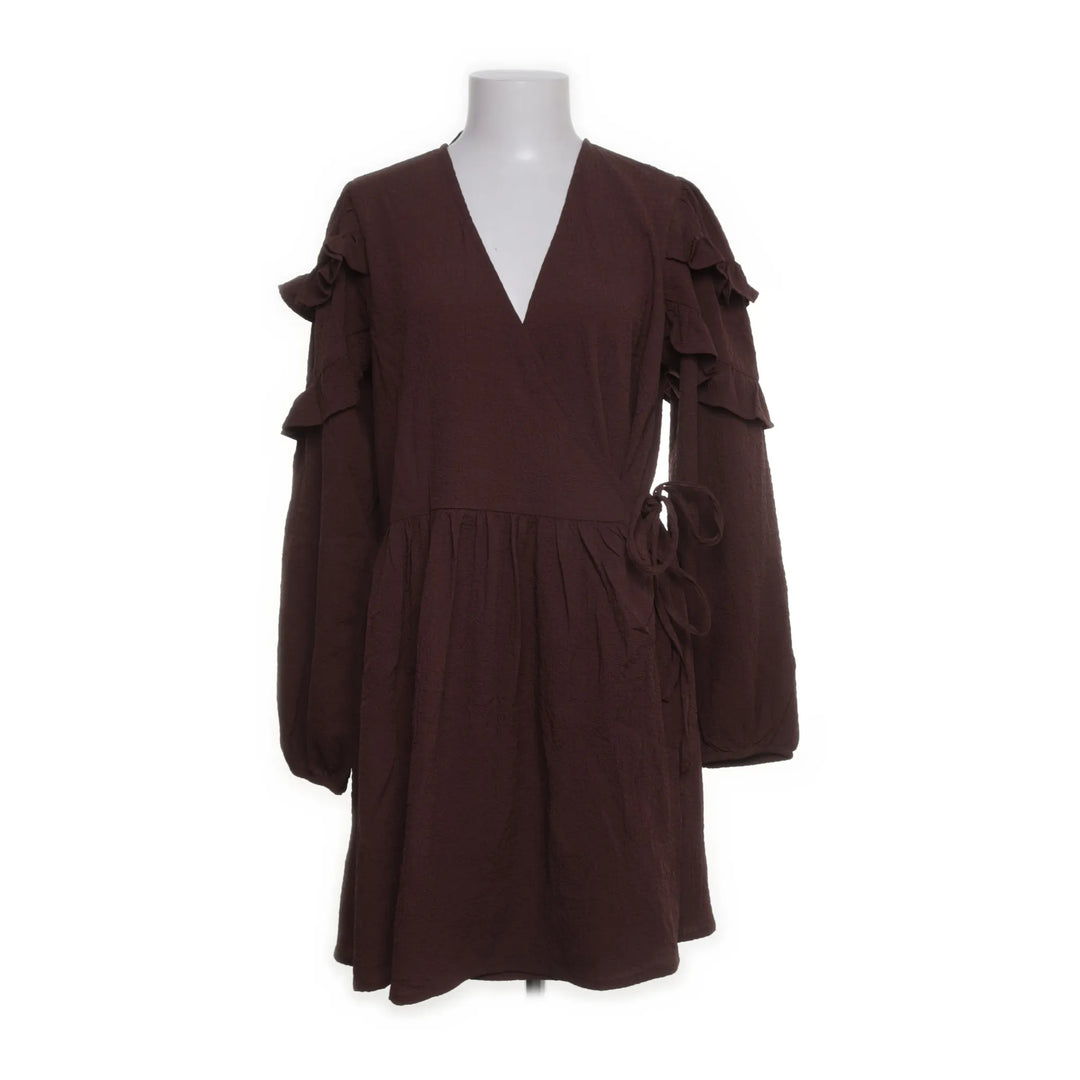 Wednesday's Girl | Bruin - Wikkeljurk