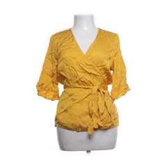 Bondelid | Gele wikkel blouse