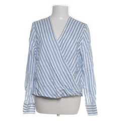 & Other Stories | Blauwe gestreepte wikkelblouse