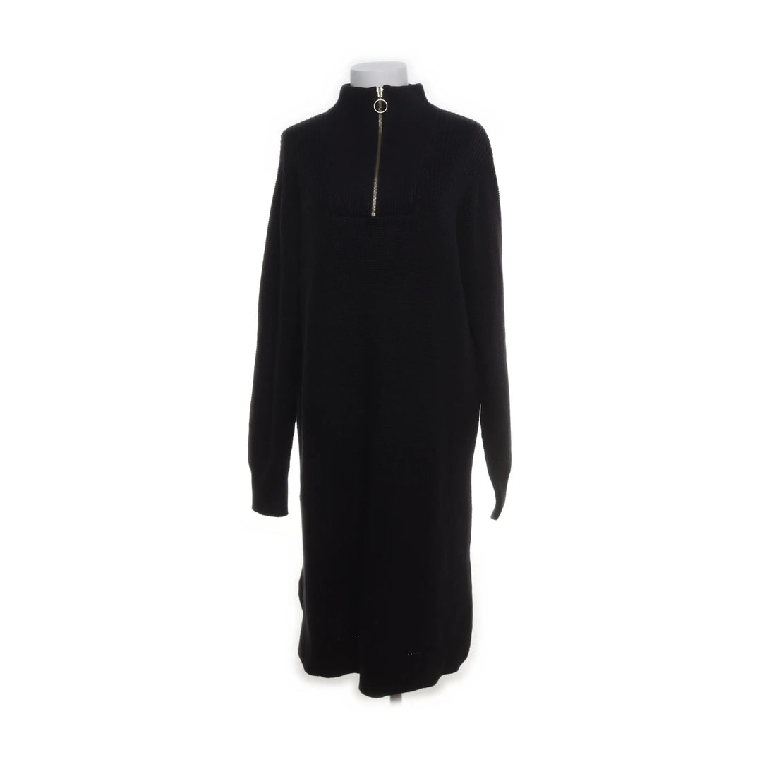 Kaffe | Zwart - Jurk met col