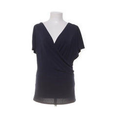 By Malene Birger | Marineblauwe Overslag T-shirt