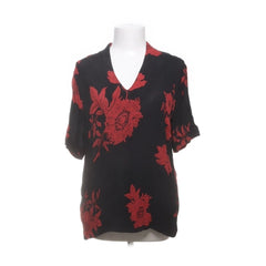 Free/Quent | Zwarte blouse met rode bloemen