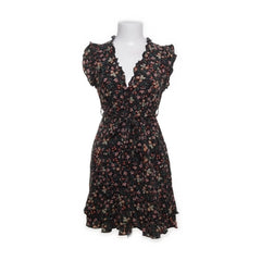 Apricot | Zwarte bloemenprint jurk