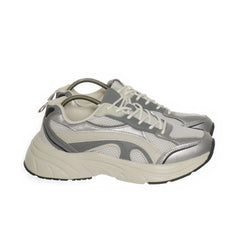Primark | Zilverkleurige sneakers met witte zool en veters