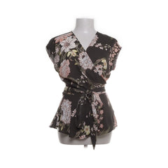 Loft | Zwarte bloemen wikkelblouse