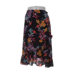 Soaked in Luxury | Zwarte bloemenrok met ruches