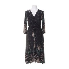 Stockholms Klänningsfabrik | Zwarte Bloemen Wikkeljurk