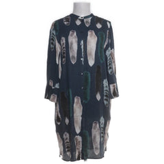 Carin Wester | Donkere blouse met veerprint