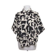 Monki | Zwart-witte geometrische blouse