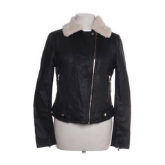 Pull & Bear | Zwarte leren jas met bontkraag