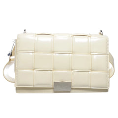 Crèmekleurige gevlochten crossbody tas