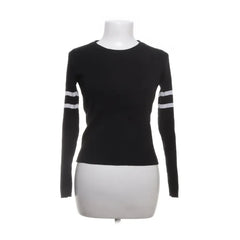 Divided by H&M | Zwarte trui met witte strepen op de mouwen