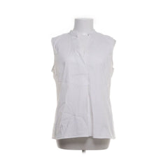 More & More | Witte Mouwloze Blouse