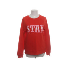 Amisu | Rode sweater met tekstprint en ronde hals