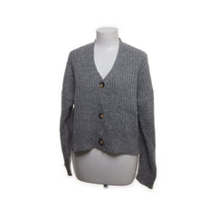 Chic | Grijs gebreid vest met knoopsluiting
